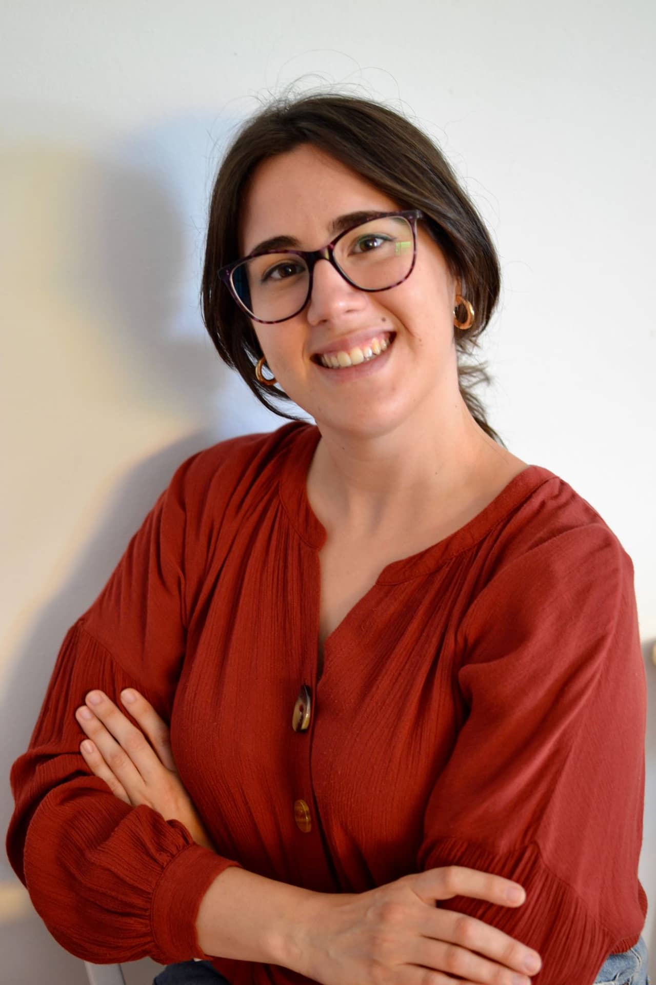 Elena Fernández García, psicóloga online sanitaria especializada en apego y trauma